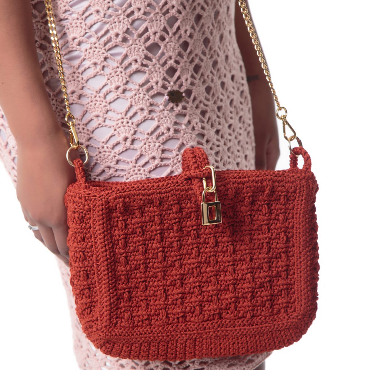 bolsa salinas terracota com vestido 2