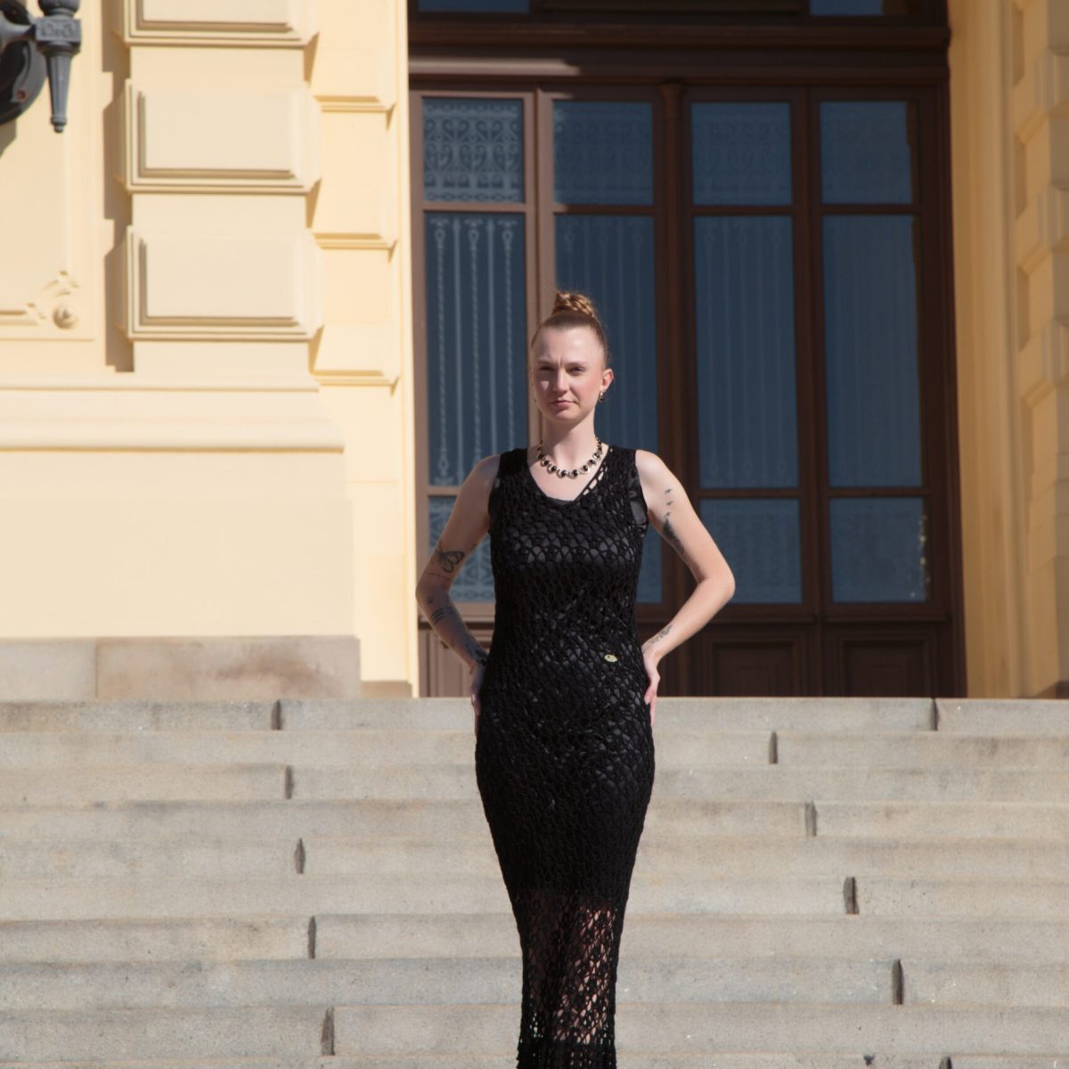 vestido preto no museu do ipiranga